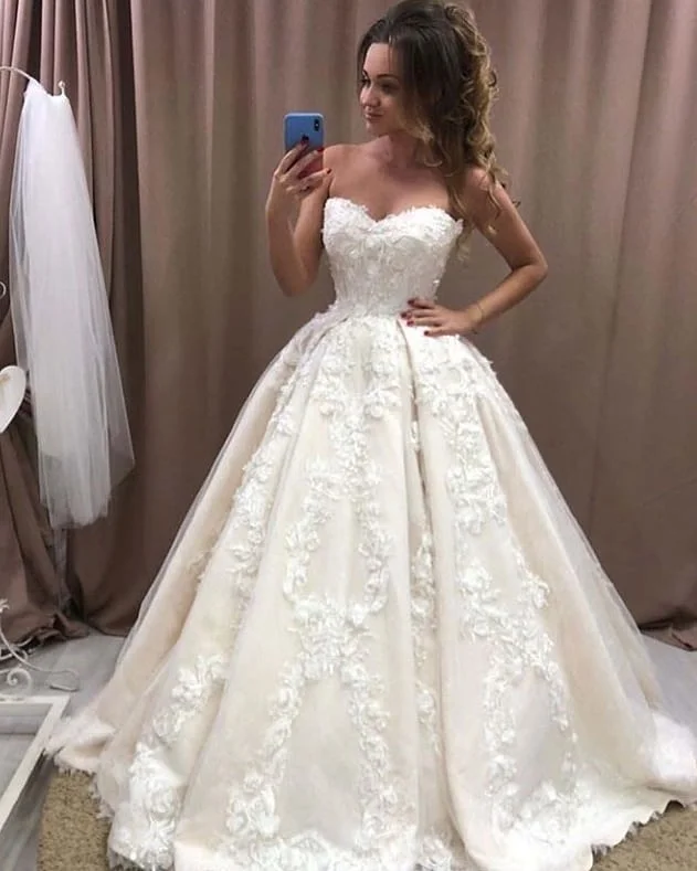 Long Ball Gown Sweetheart Wedding Dress with Floral Lace Appliques Chic Lace Dress