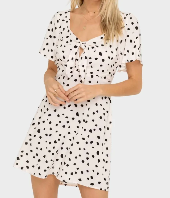 Front Knot Dress In White/black Discounted unclassified dresses