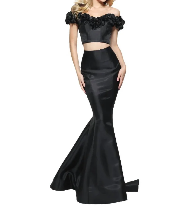 Off-The-Shoulder Prom Dress In Black Trendy new unclassified dresses